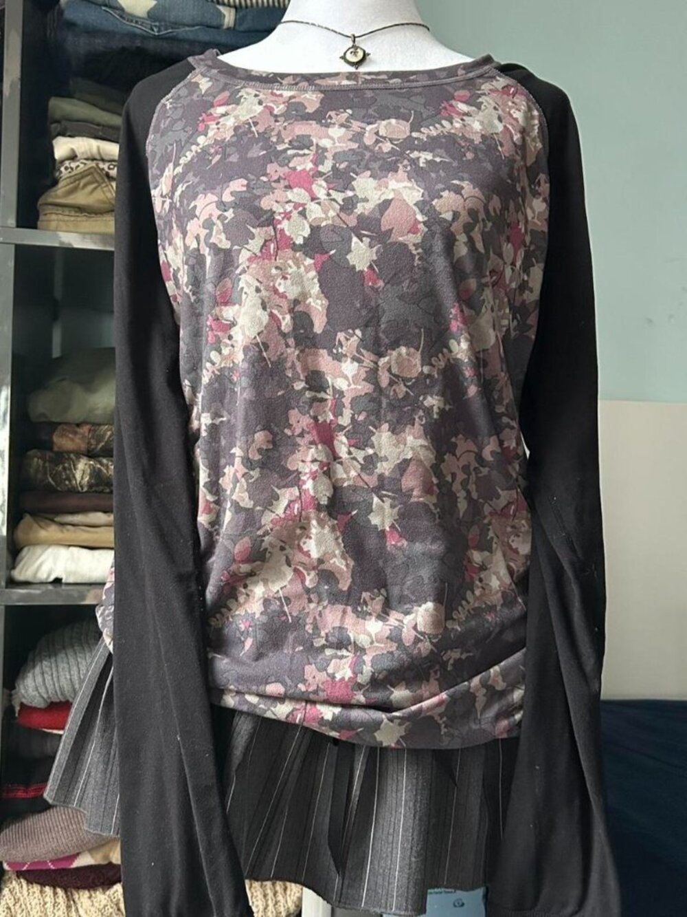 Floral Grey Long Sleeve Top with Thumb Holes sz L